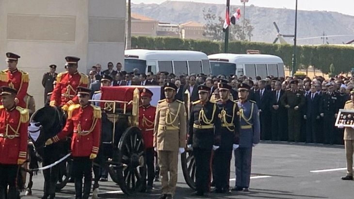 تشييع مبارك إلى مثواه الأخير في جنازة عسكرية من مسجد المشير طنطاوي بالتجمع الخامس