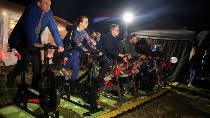 بولنديون يولّدون الكهرباء باستخدام دراجات