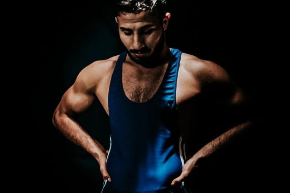 لاعب المصارعة اليمني إبراهيم الشبامي ينسحب من بطولة رفضًا لمواجهة إسرائيلي (منصات التواصل)
