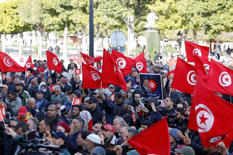 مظاهرة حاشدة في تونس تنديدًا باعتقال السياسيين