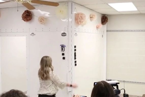 غرفة مضادة للرصاص في أحد المدارس الأمريكية