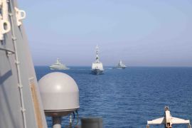 زوارق تابعة للأسطول الخامس الأمريكي تبحر في مياه الخليج (البحرية الأمريكية)