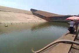 استمر تفريغ خزان السد ثلاثة أيام قبل أن توقفه السلطات (تويتر)