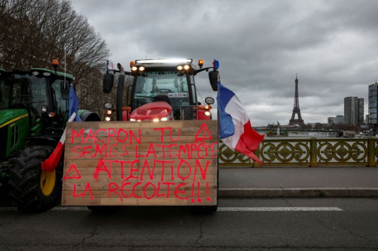 عشرات الجرارات تدخل إلى العاصمة الفرنسية، وأطلقت أبواقها بصوت عال، احتجاجا على سياسة الحكومة حيال المزارعين