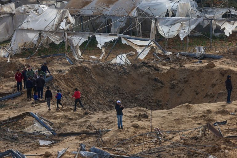 آثار الدمار في رفح بعد غارة إسرائيلية على المدينة