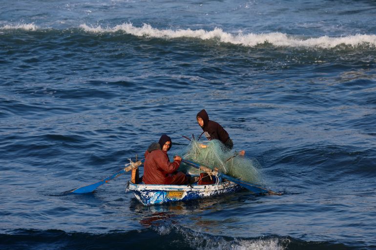 أيام صعبة يعيشها الصيادون في غزة